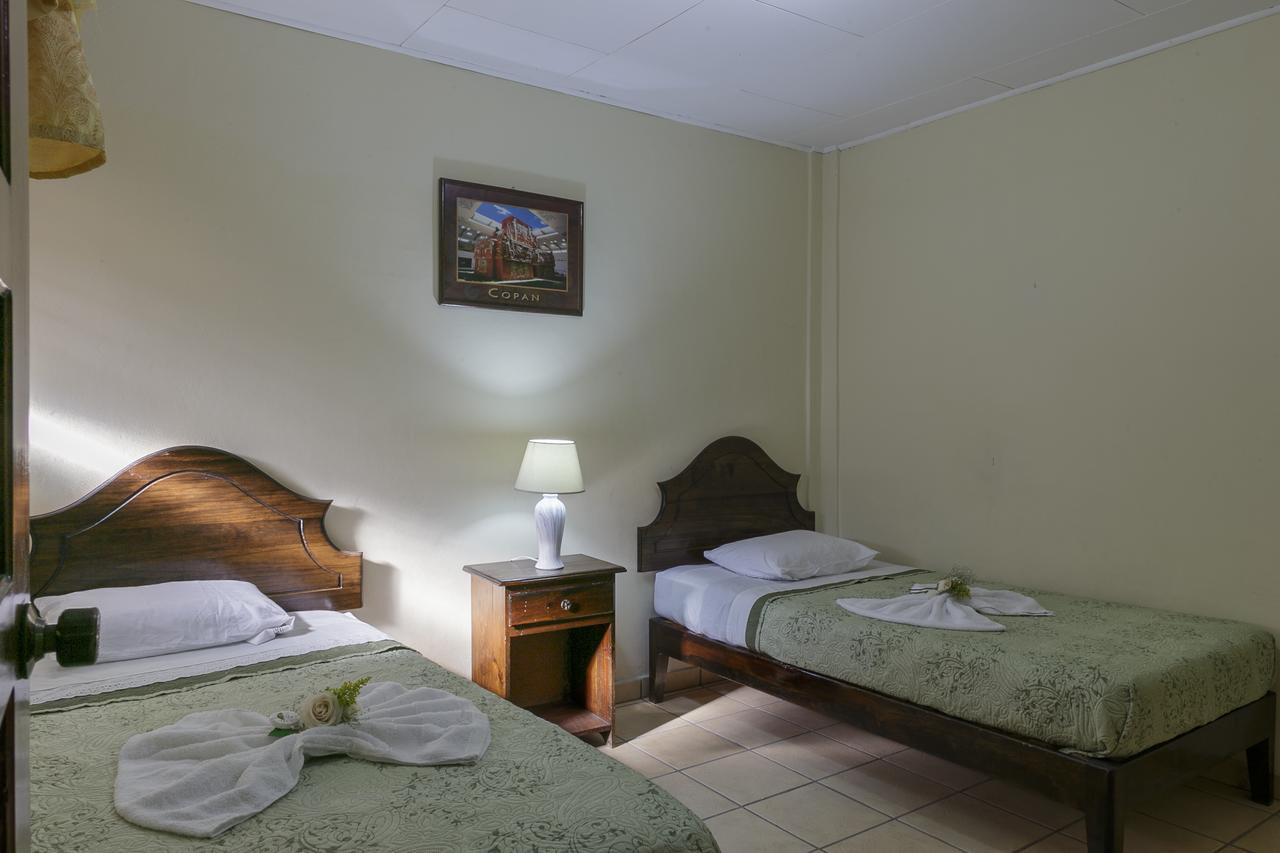 Berakah B&B- Central Park Copán エクステリア 写真