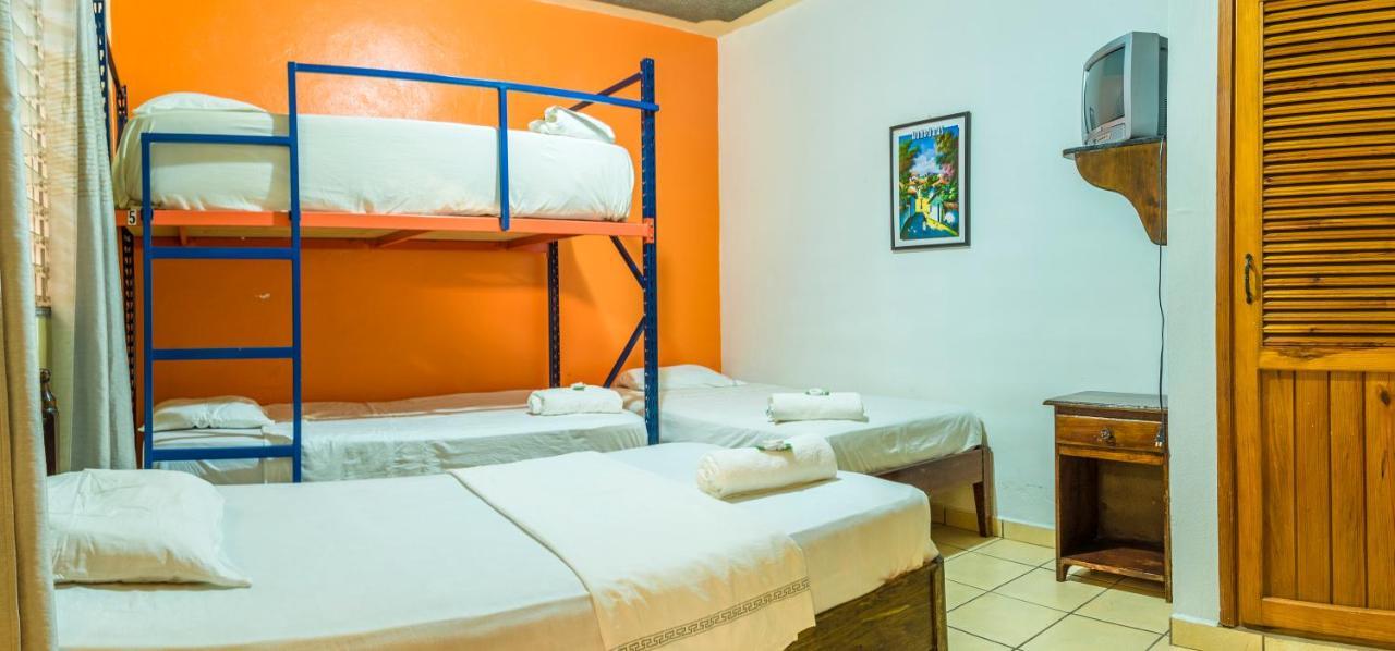 Berakah B&B- Central Park Copán エクステリア 写真