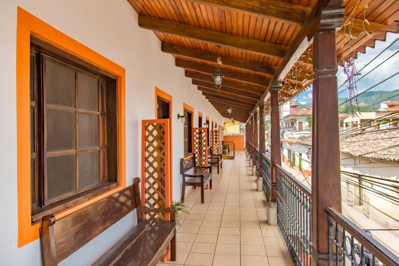 Berakah B&B- Central Park Copán エクステリア 写真