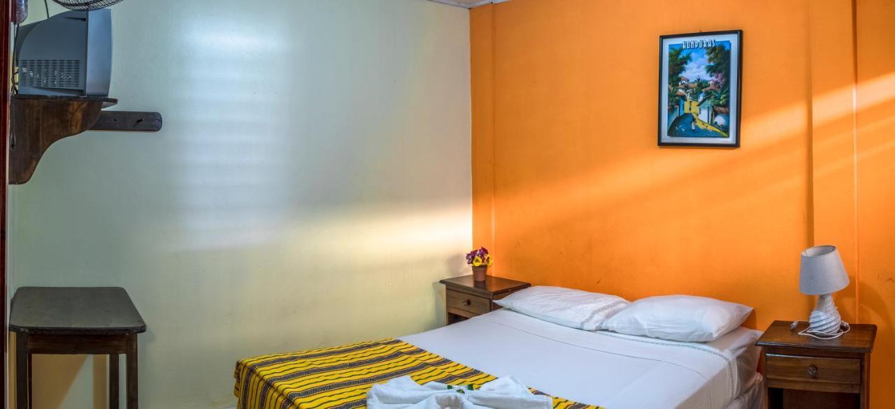 Berakah B&B- Central Park Copán エクステリア 写真